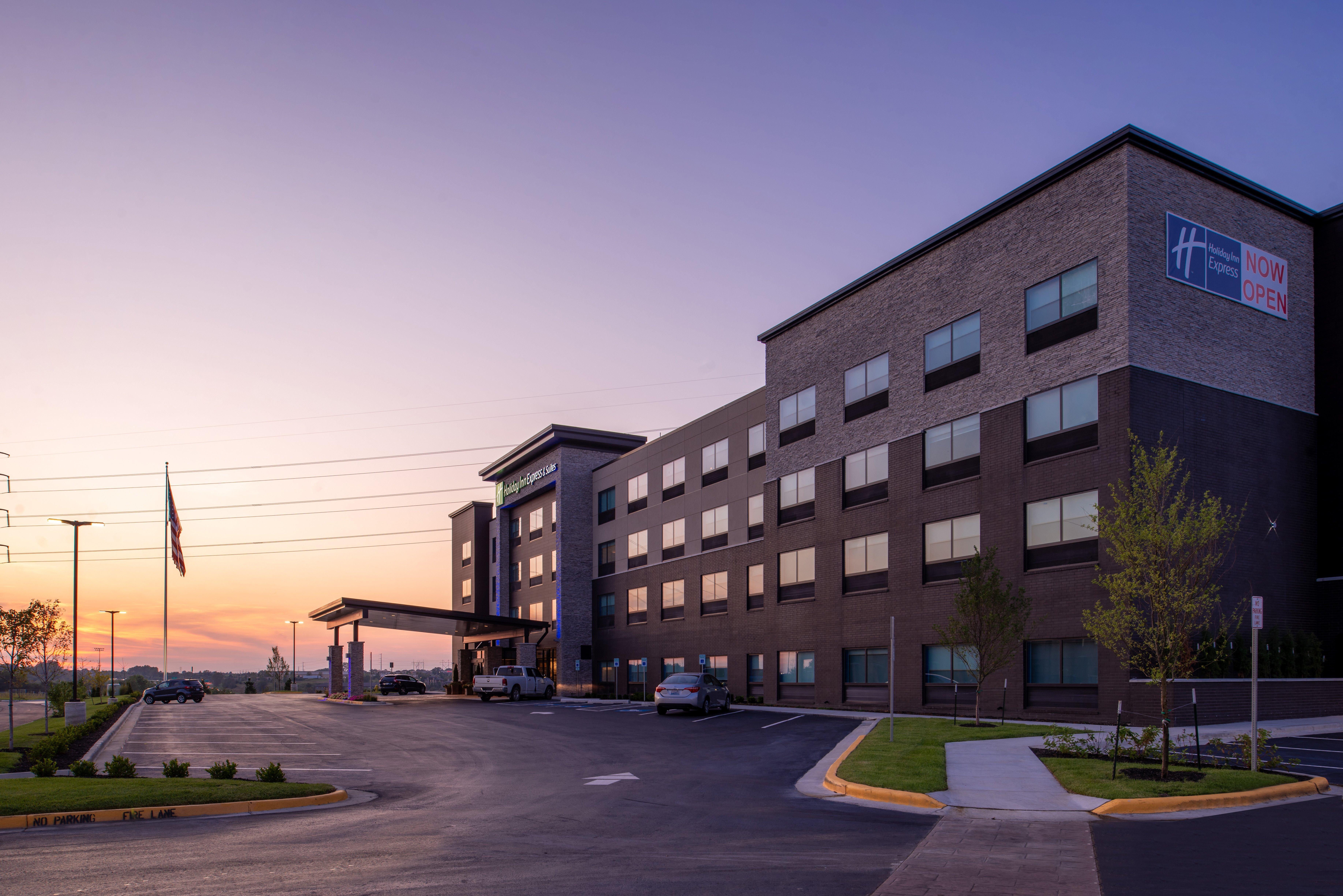 Holiday Inn Express & Suites - Olathe West By Ihg Dış mekan fotoğraf